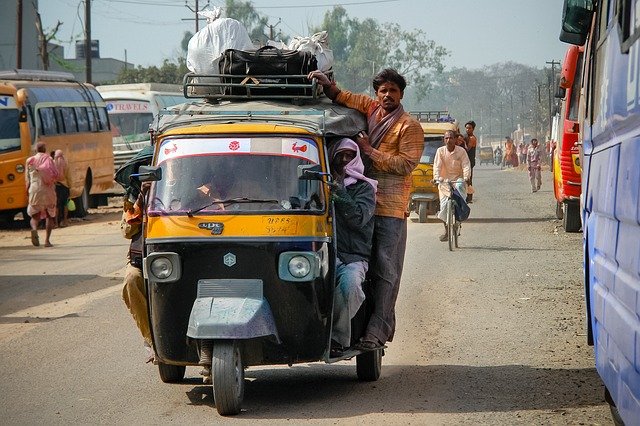 rickshaw-gbe524e84d_640